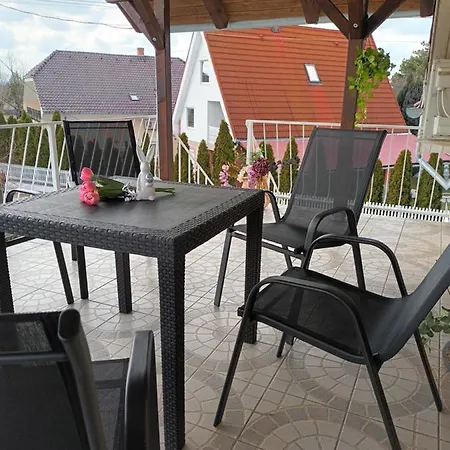 Miranda Apartmanhaz *